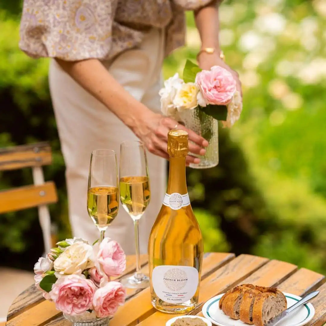 Dégustation du vin lanc pétillant sans alcool Frenc Bloom, comme un champagne halal