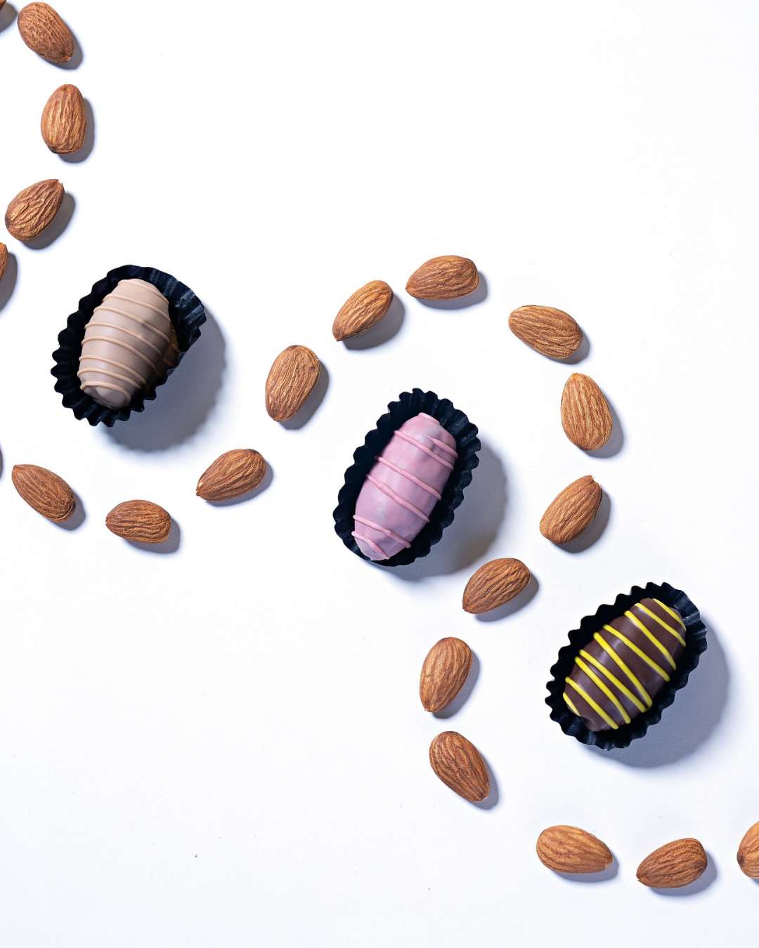 Choco dubai aux dattes arabes  et amandes croquantes | CHOCODATE