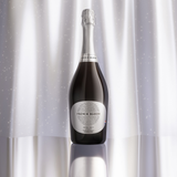 L'Extra Brut French Bloom sur fond argenté lumineux