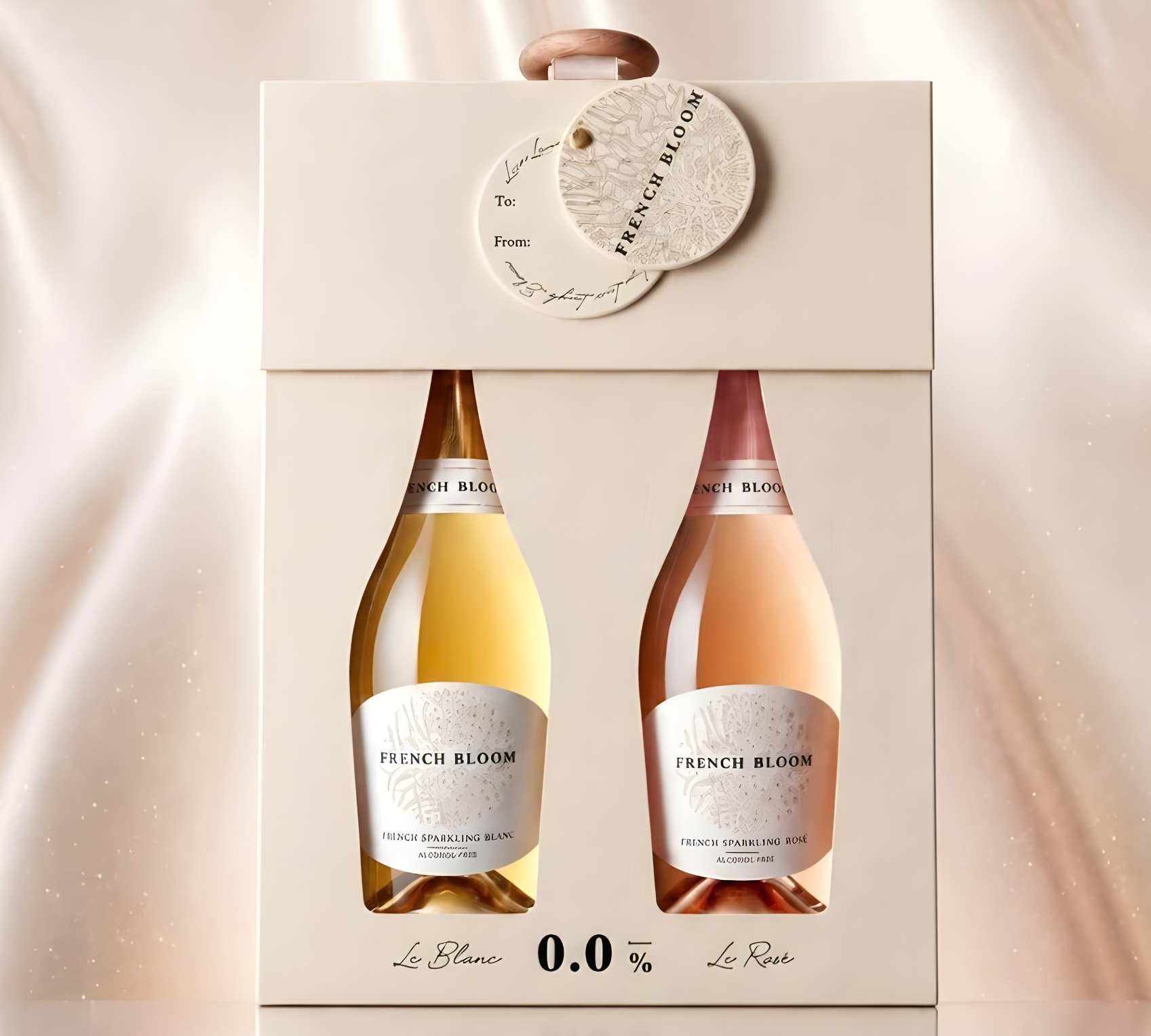 Coffret Baby Bloom Box French Bloom posé sur un tissu champagne