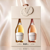 Coffret Baby Bloom Box French Bloom posé sur un tissu champagne